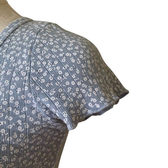Brandy Melville Blue Floral Button Front Crop Top Short Sleeve Ribbed Stretch - Picture 3 of 9